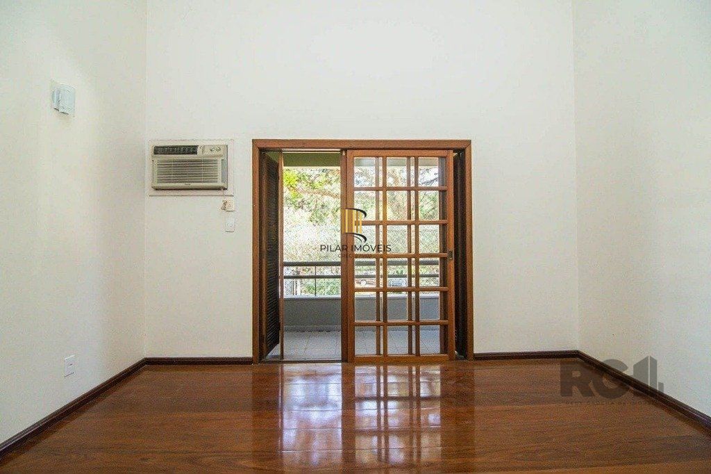 Casa para Venda - 443m², 3 dormitórios, 4 vagas - Alto Petrópolis