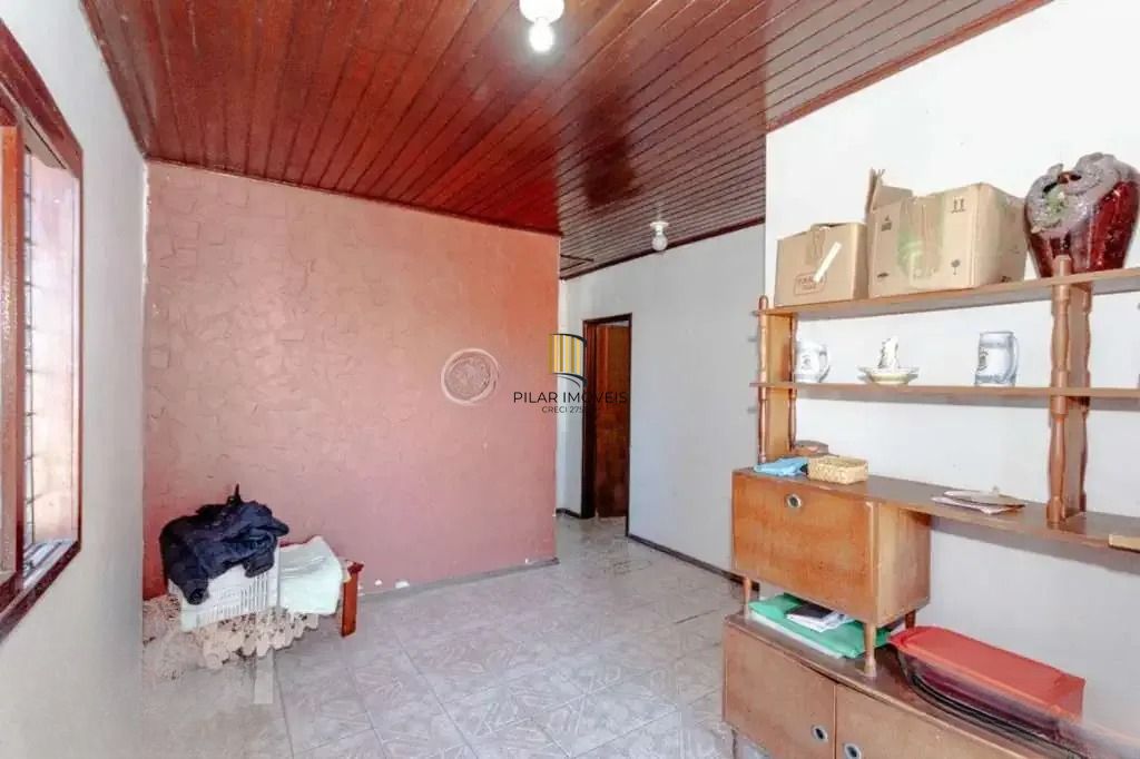 Casa à venda com 3 dormitórios, 1 suíte e espaço gourmet em terreno alto