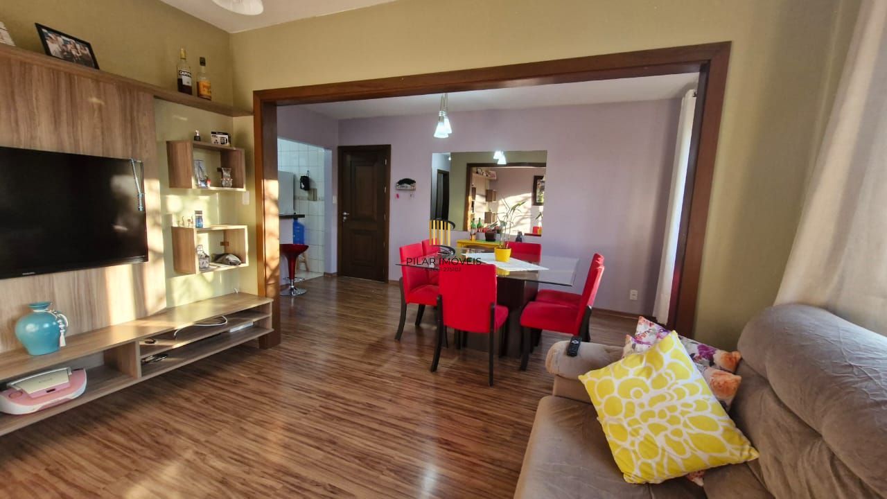 Apartamento pronto para morar, todo reformado, 3 dormitórios, banheiro, cozinha, área de serviço e 1 garagem