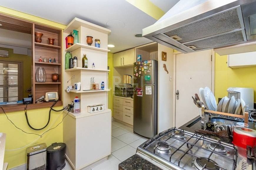 Apartamento 148m² - semi mobiliado, 2 dormitórios, 1 suíte e 1 vaga de garagem no bairro Bom Fim