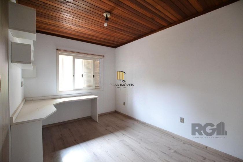 Casa de 200m² - 4 dormitórios, 4 vagas no bairro Espírito Santo