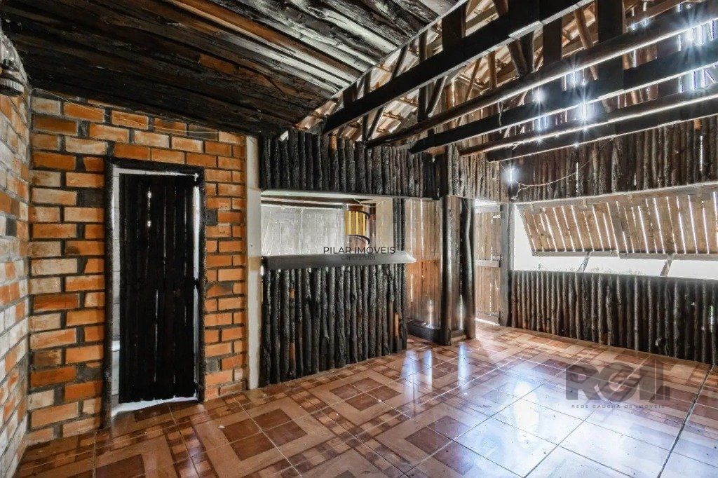 Casa com 3 dormitórios no bairro Passo das Pedras