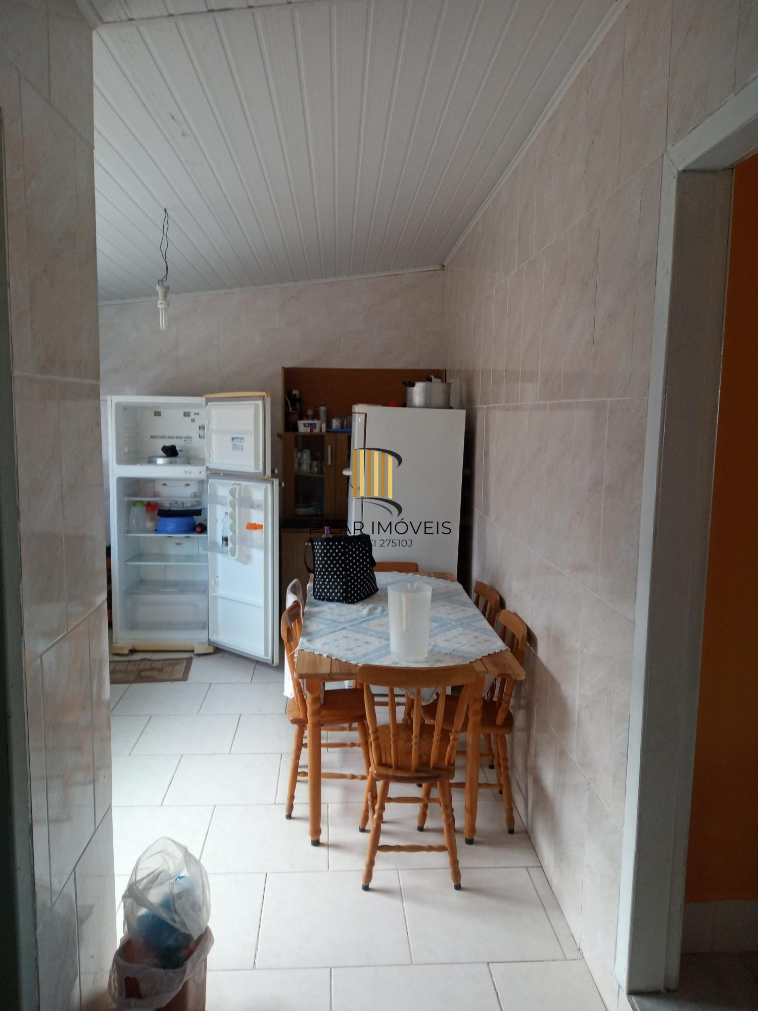 2 casas no pátio em Magistério