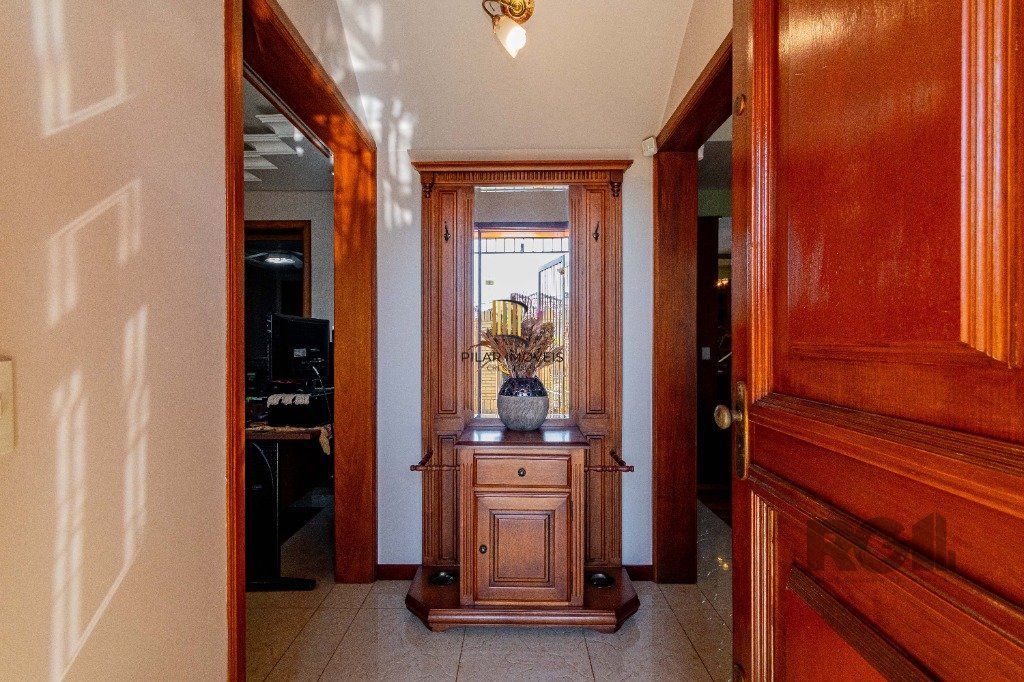 Casa de 4 dormitórios 304m² no bairro Jardim Lindóia