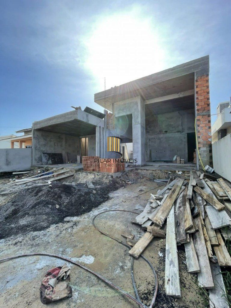Casa 3 dormitórios no bairro Rosa do Mar
