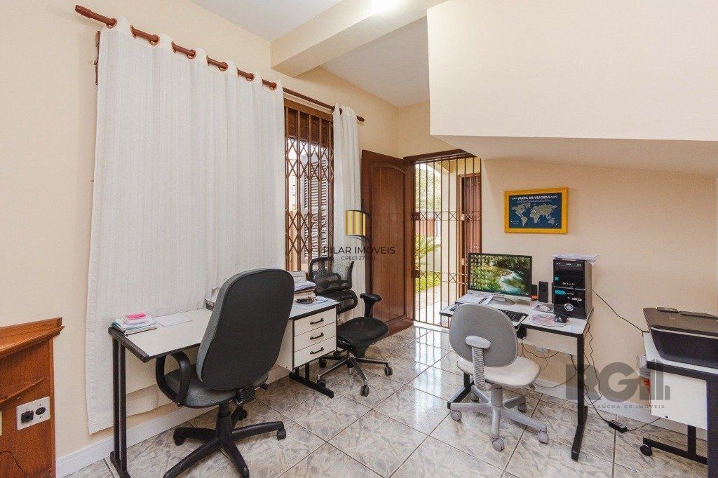 Casa com 4 dormitórios no bairro Morro Santana