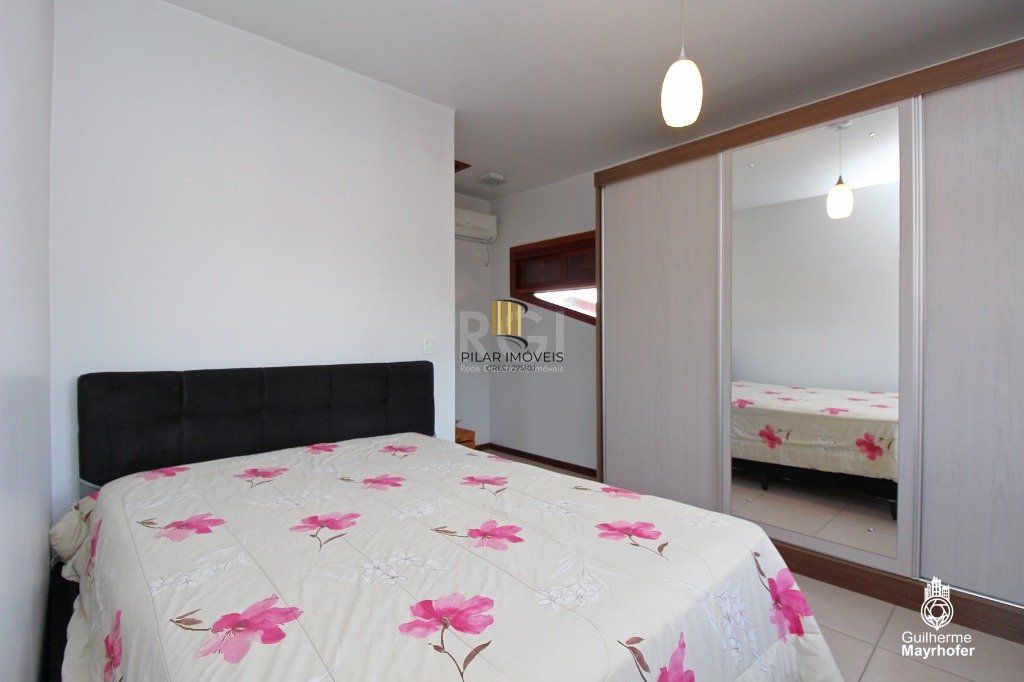Casa 7 dormitórios no bairro Glória