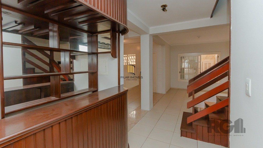 Casa com 4 dormitórios, 4 vagas no bairro Vila Jardim