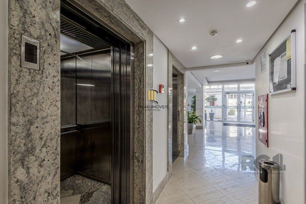 Apartamento de 2 dormitórios no bairro Azenha
