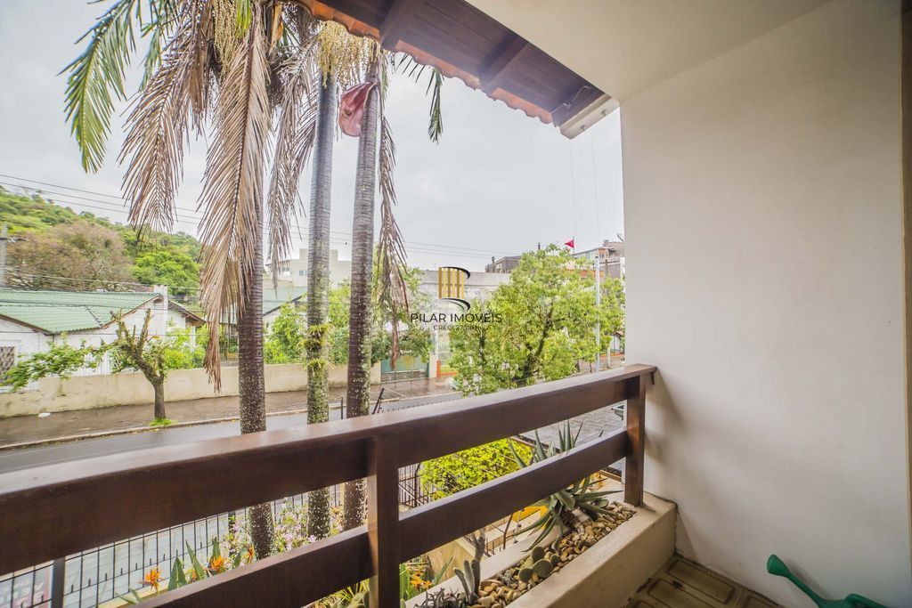 Casa de 4 dormitórios à venda no Bairro Santa Tereza - Porto Alegre
