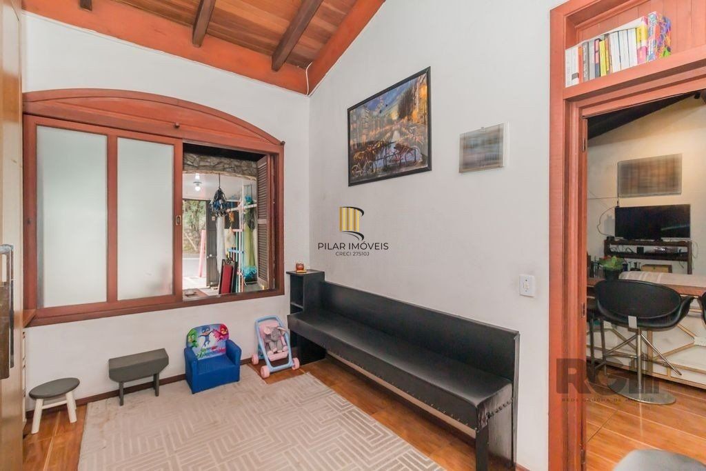 Casa de 2 dormitórios, no bairro Bom Jesus