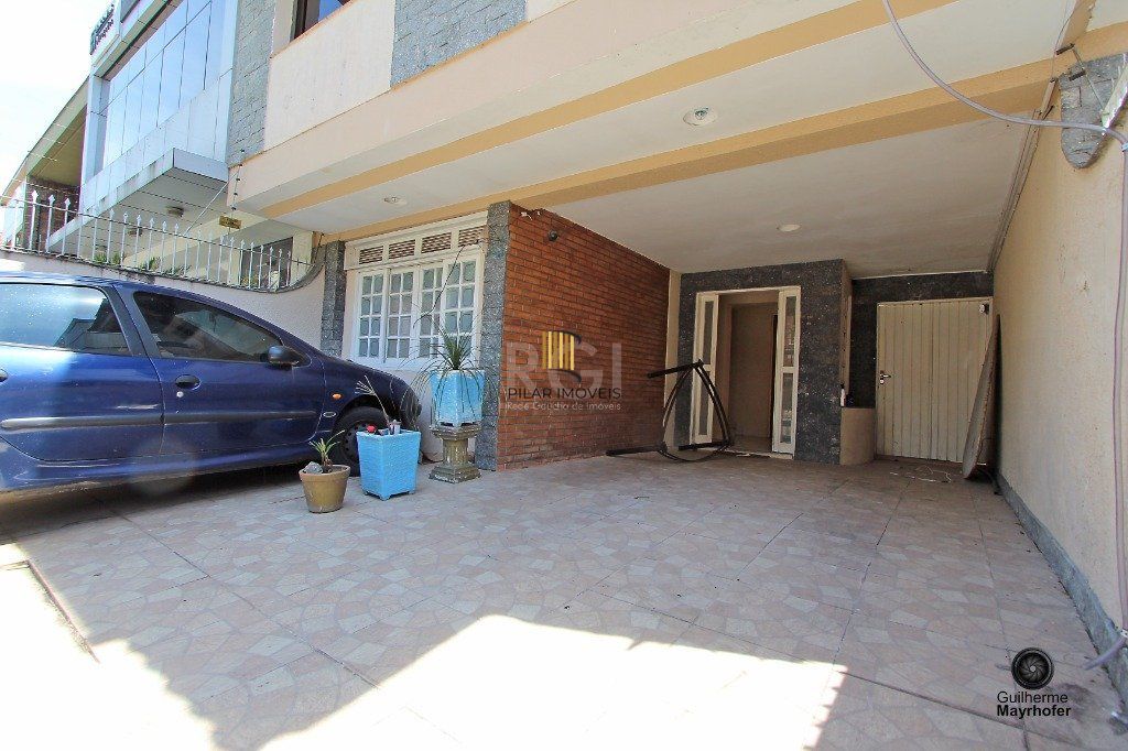 Casa para Venda - 300m², 6 dormitórios, sendo 1 suites, 3 vagas - Menino Deus