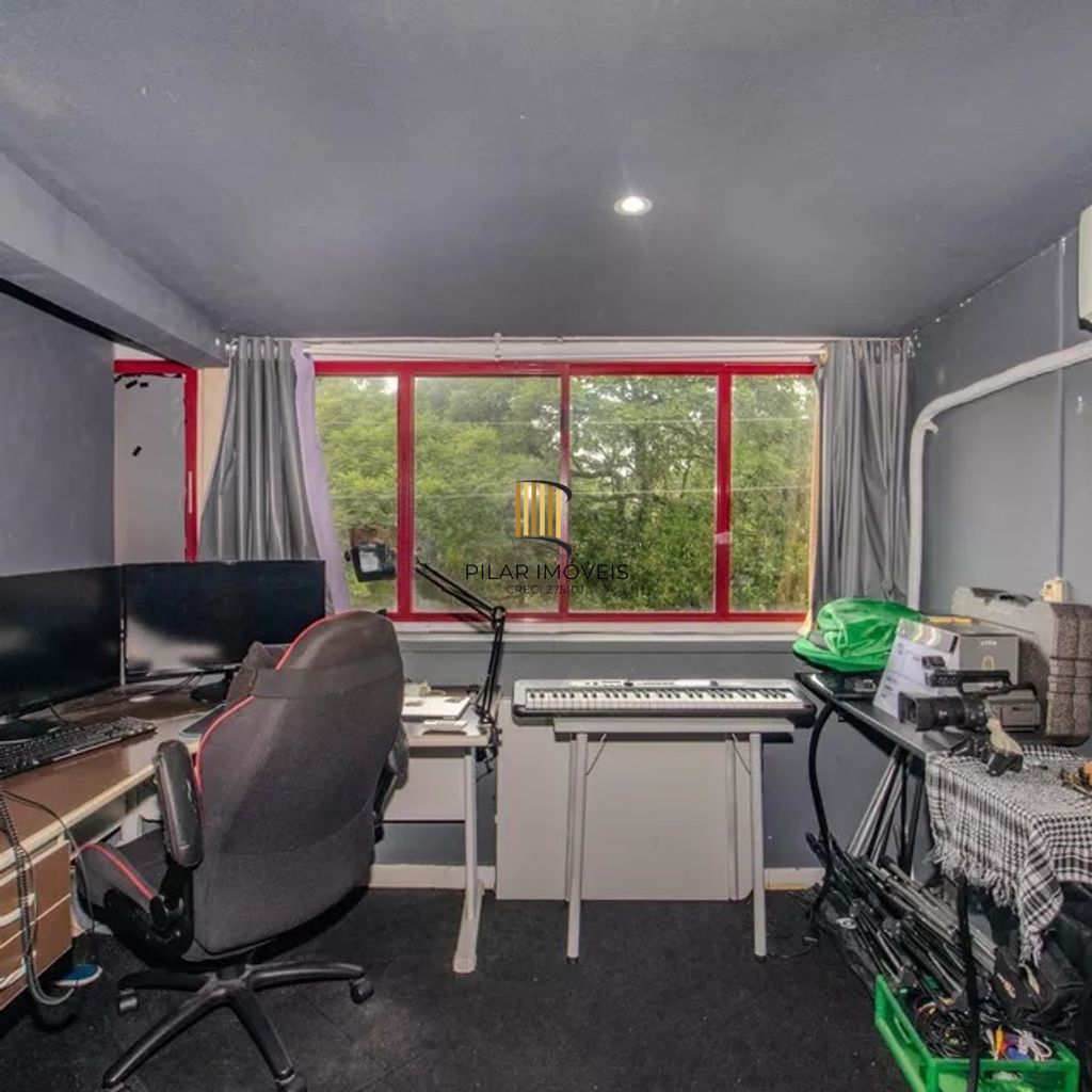 Cobertura de 2 dormitórios à venda em Passo da Areia - Porto Alegre