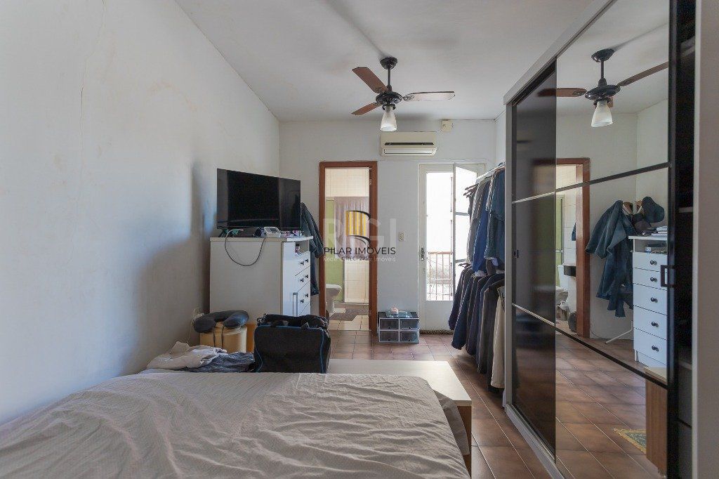 Casa 4 Dormitório(s) Bairro Glória