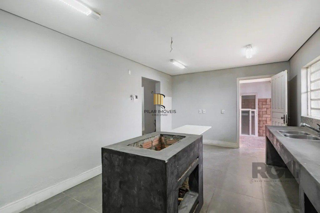 Casa com 3 dormitórios no bairro Passo das Pedras