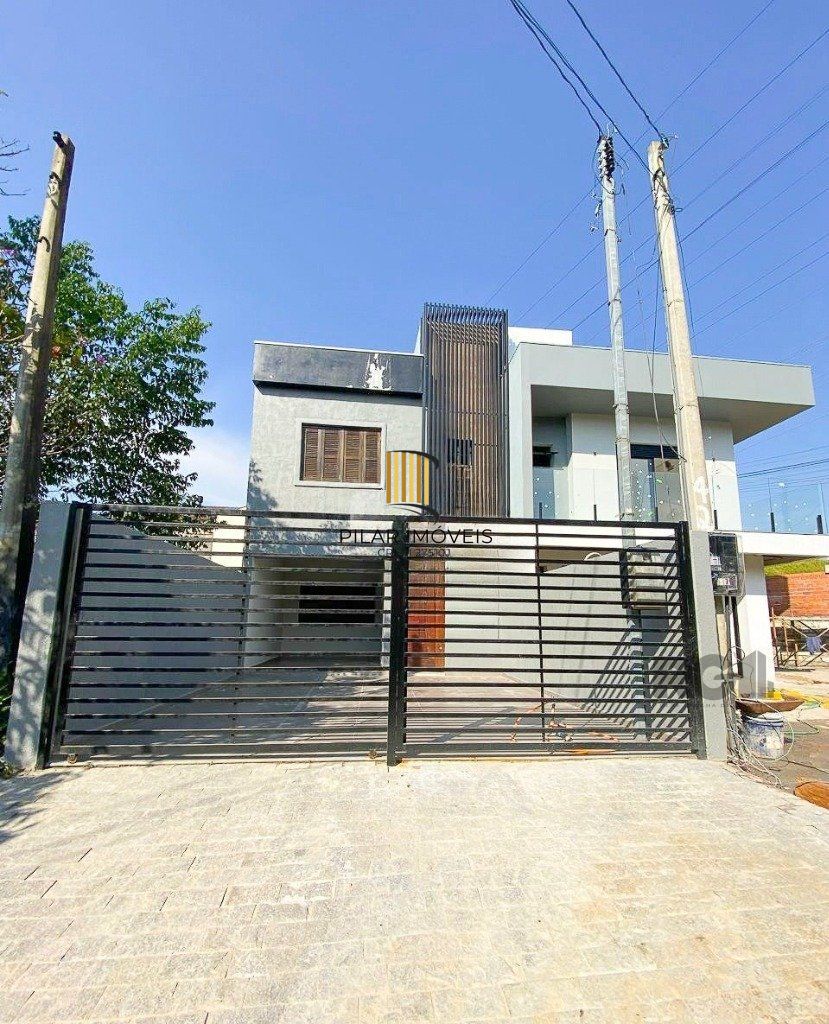 Casa de 3 dormitórios no bairro Mário Quintana