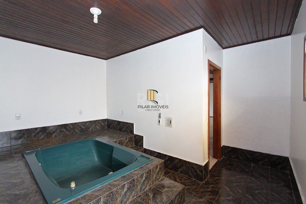 Casa para Locação/Aluguel - 240m², 4 dormitórios, 6 vagas - Nonoai