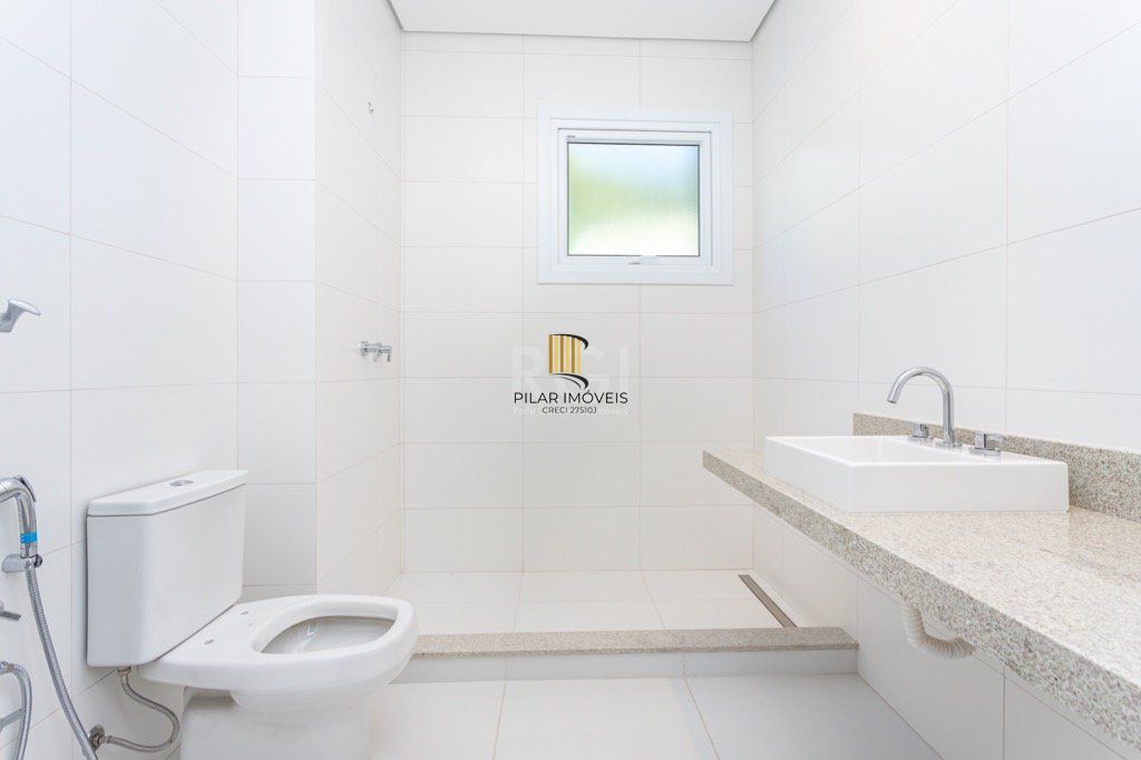 Casa Condominio para Venda - 450m², 3 dormitórios, sendo 3 suites, 3 vagas - Pedra Redonda