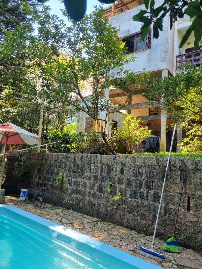 Casa 5 dormitórios no bairro Cavalhada