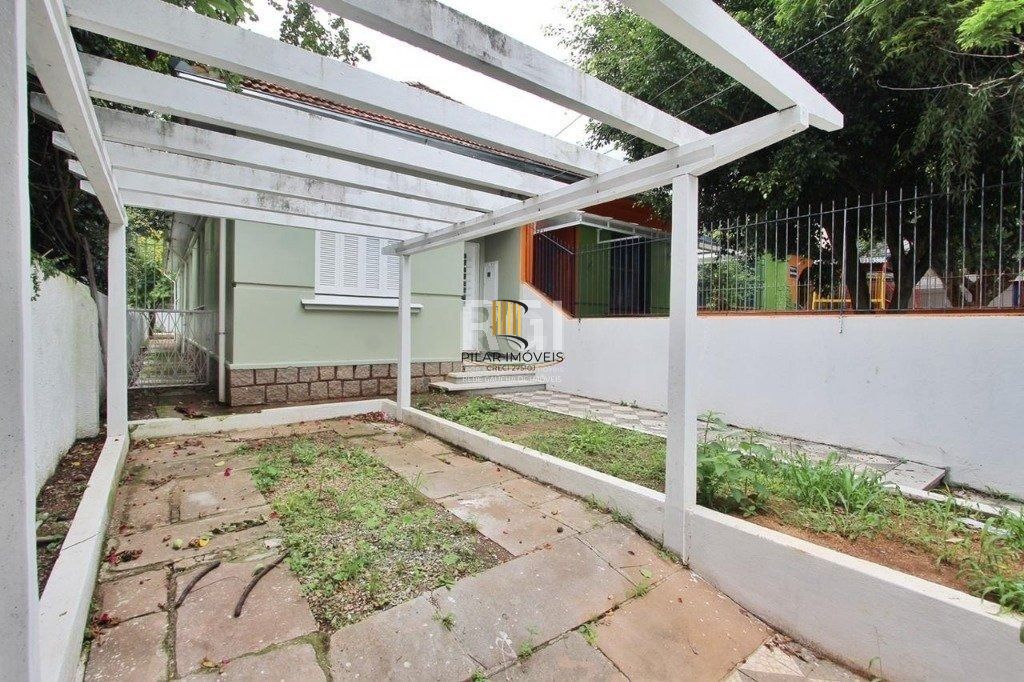 Casa 6 dormitórios no bairro Teresópolis