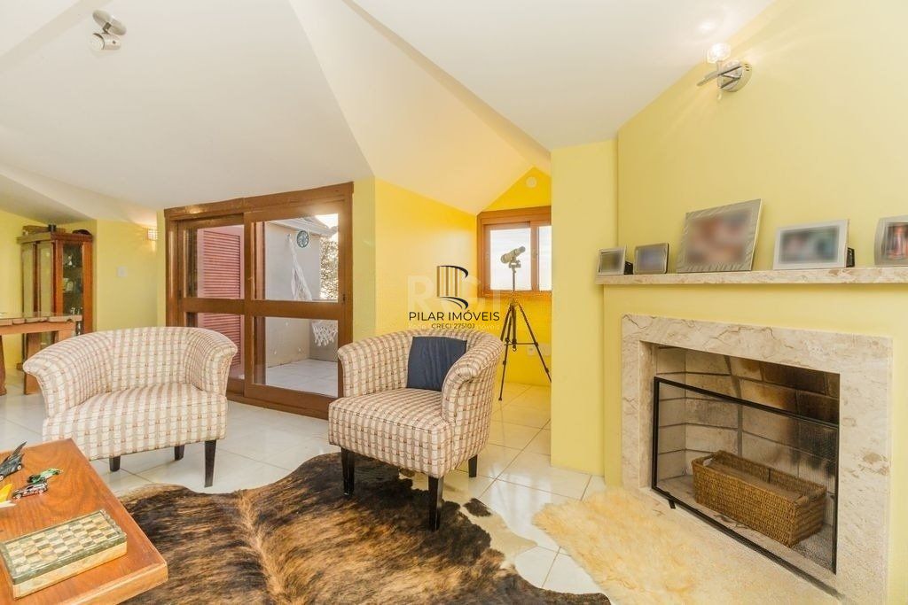 Excelente casa de 466m² com 03 suítes e 4 vagas de garagem.