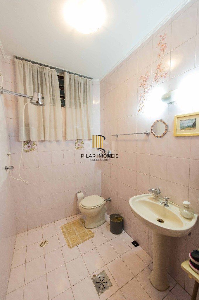 Casa para Venda - 317m², 5 dormitórios, sendo 1 suites, 2 vagas - Teresópolis