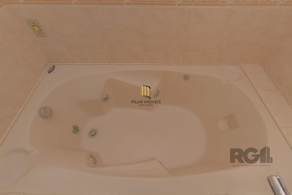 Excelente apartamento de 99m² com 3 dormitórios no bairro Petrópolis.