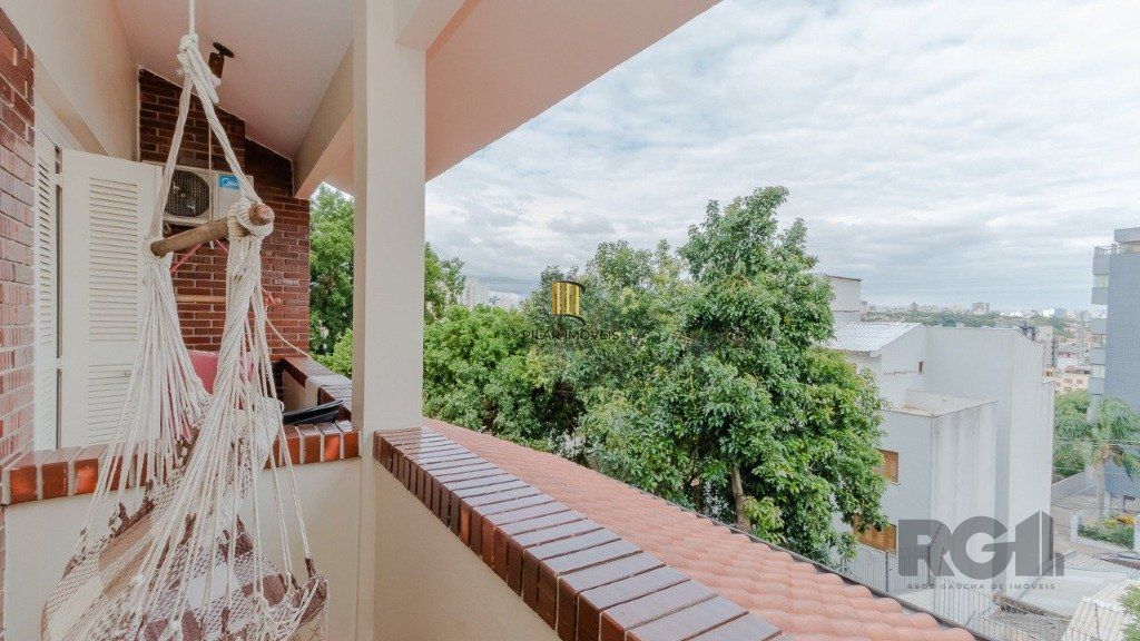 Casa 394m², 4 dormitórios, 4 vagas no bairro Cristo Redentor