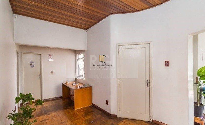 Predio para Venda - 120m², 3 dormitórios, 3 vagas - Partenon