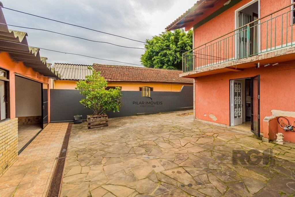 Casa de 4 dormitórios no bairro Espírito Santo