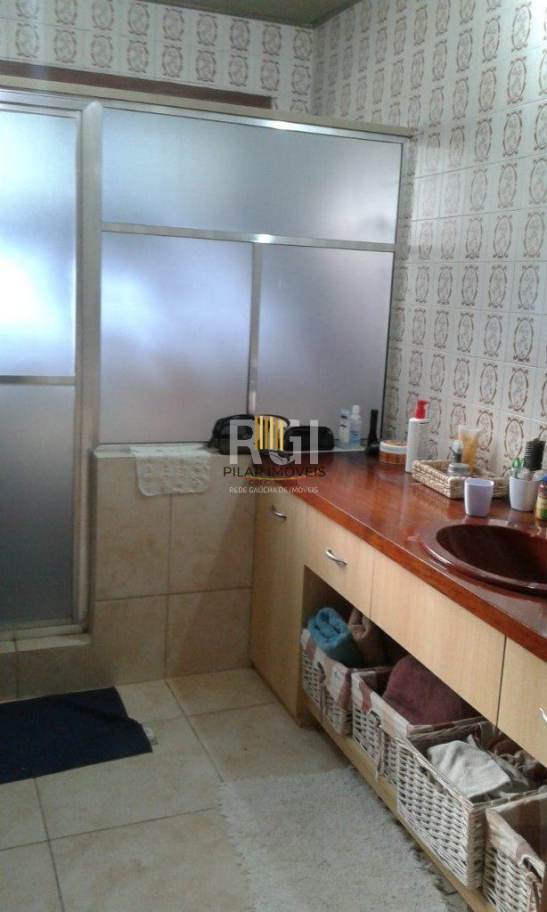 Casa 4 dormitórios no bairro Nonoai