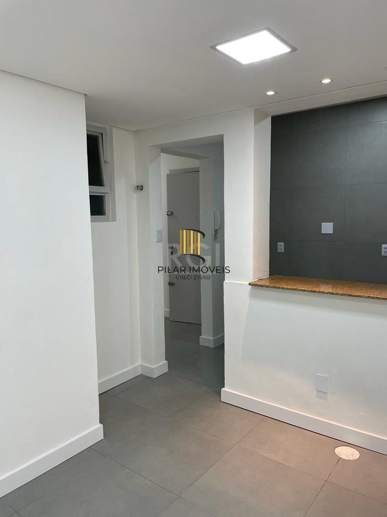 Apartamento térreo - 1 suíte, pátio e lavabo no bairro Petrópolis