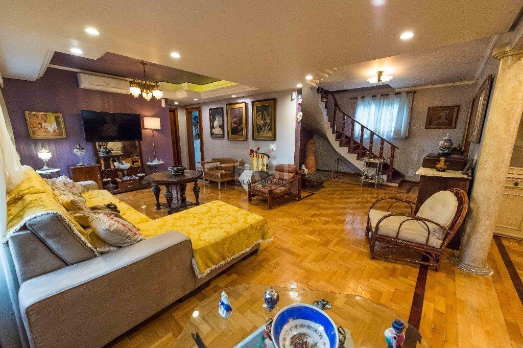 Casa para Venda - 317m², 5 dormitórios, sendo 1 suites, 2 vagas - Teresópolis