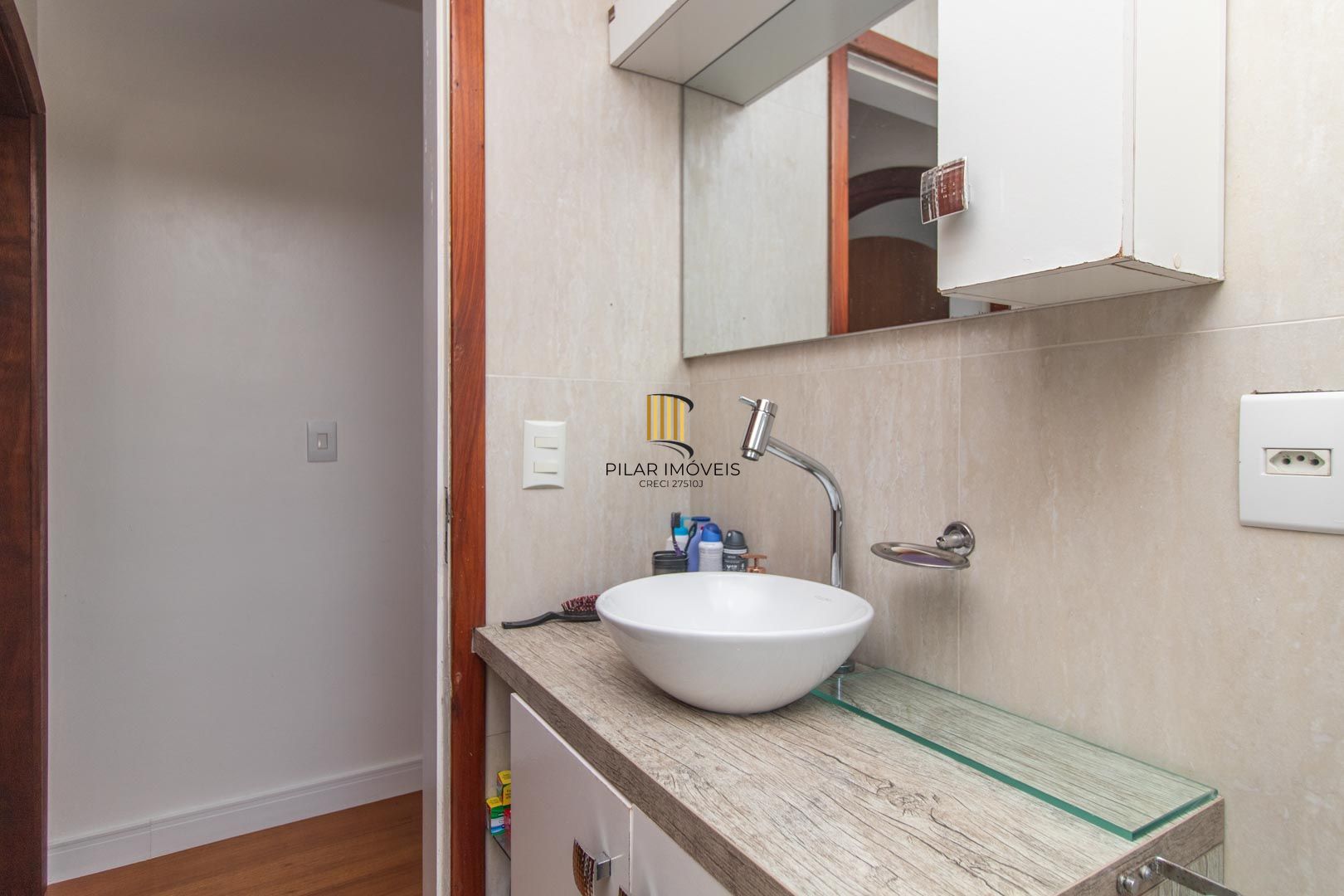 Apartamento de 2 dormitórios á venda no Bairro Teresópolis - Porto Alegre.