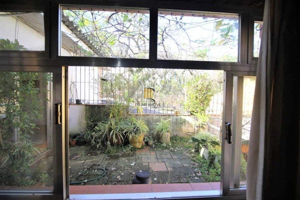 Casa para Venda - 287m², 3 dormitórios, sendo 2 suites, 4 vagas - Nonoai