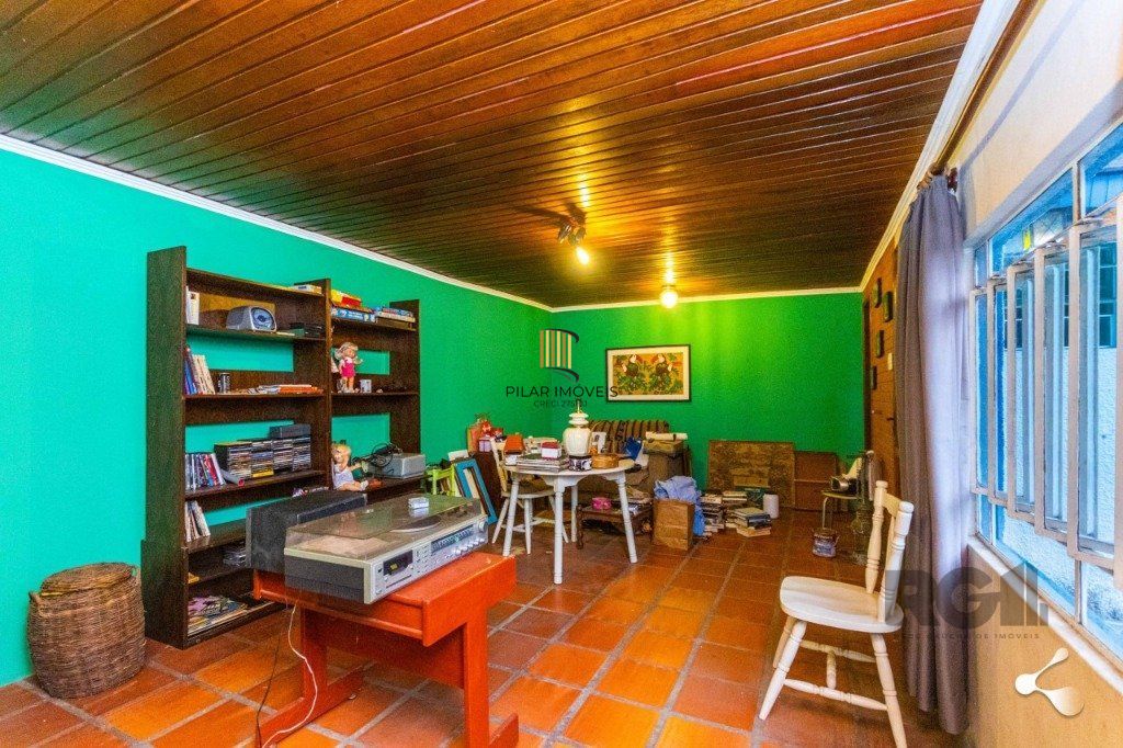 Casa para Venda - 240m², 3 dormitórios, sendo 1 suites, 3 vagas - Cristal