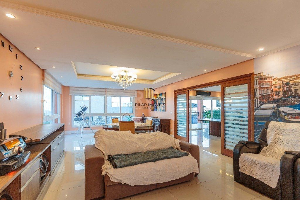 Casa de 498m², bairro Teresópolis