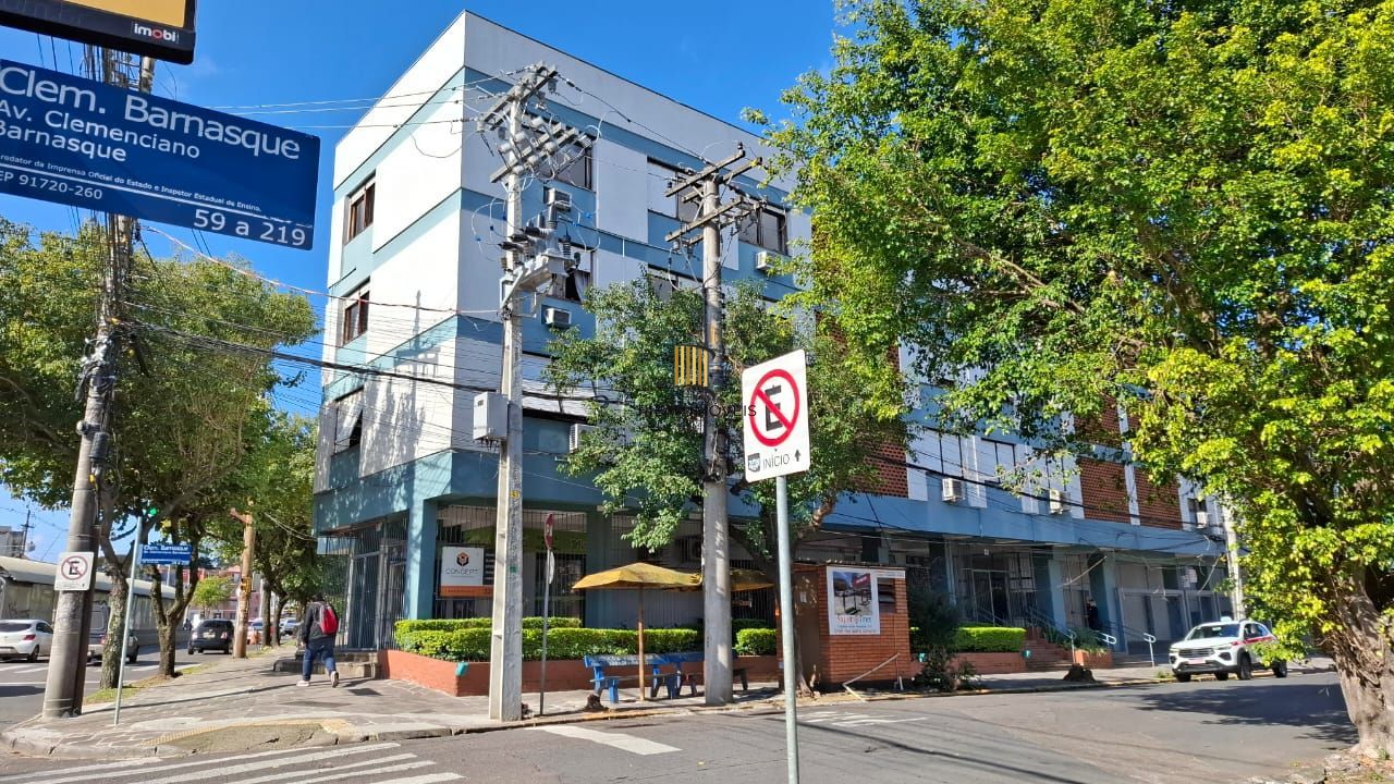 APTO 3 DORM COM DEPENDENCIA EMPREGADA