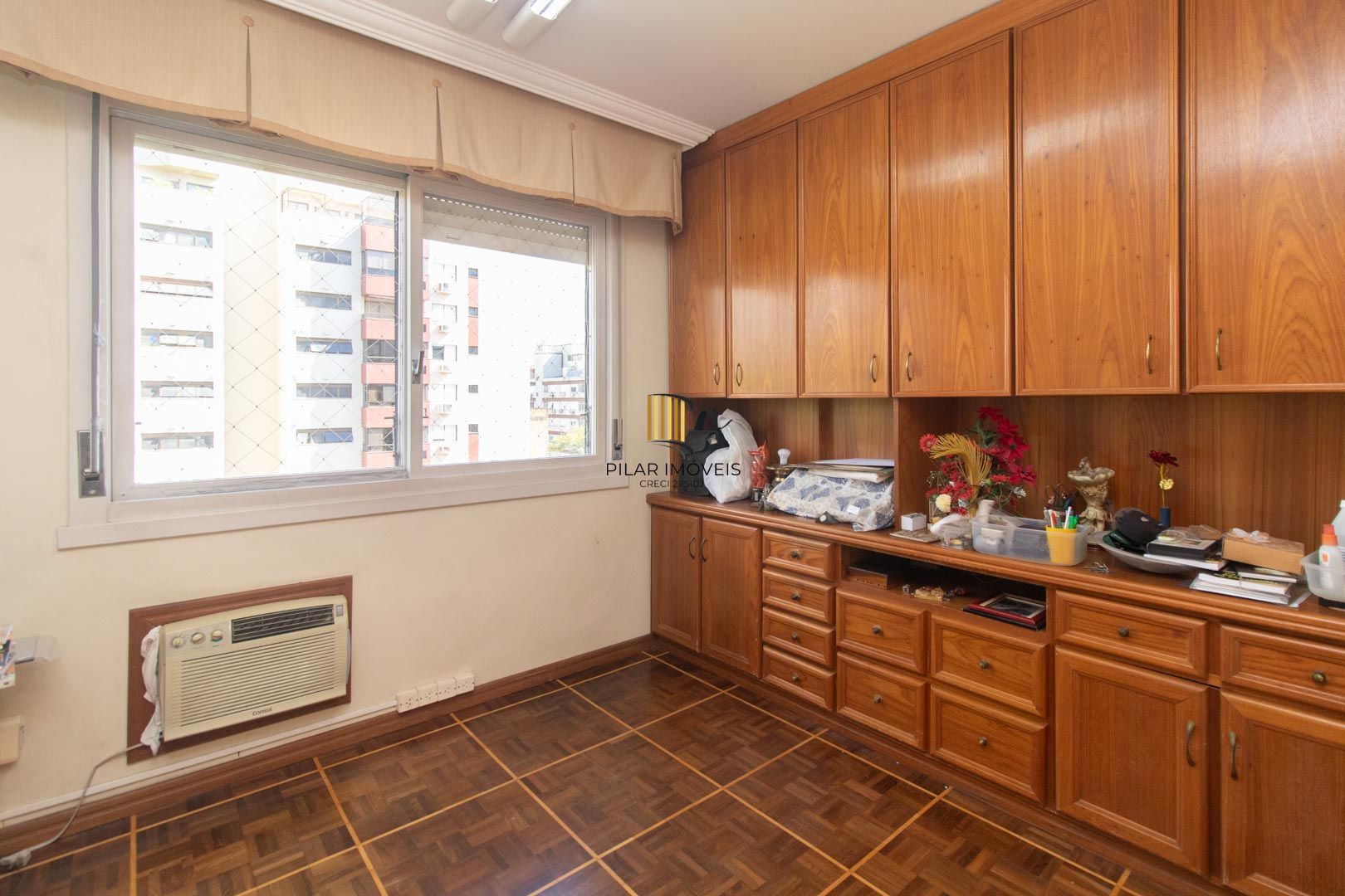 Apartamento de 03 dormitorios com suite e vaga coberta no bairro Menino Deus