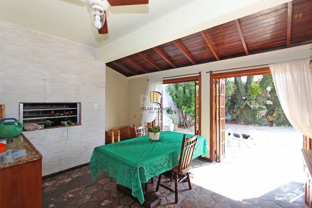 Casa para Venda - 326m², 3 dormitórios, sendo 3 suites, 4 vagas - Glória