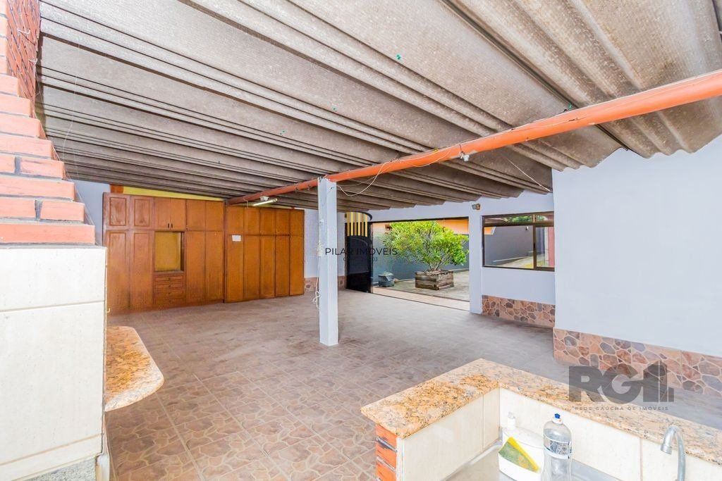 Casa de 4 dormitórios no bairro Espírito Santo