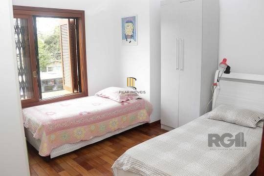 Excelente casa de 287m² com 3 dormitórios e 4 vagas.