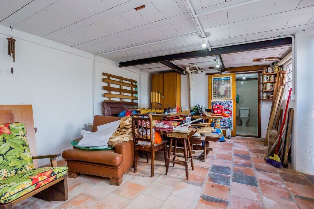 Casa de 6 dormitórios à venda No Bairro Jardim do Salso - Porto Alegre
