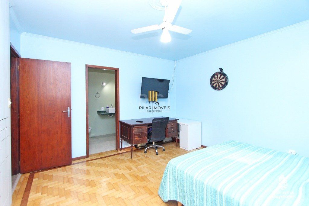 Casa para Venda - 500m², 5 dormitórios, sendo 2 suites, 5 vagas - Menino Deus