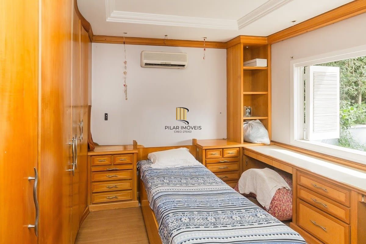 Casa com 5 dormitórios à venda em Parque Santa Fé, Porto Alegre.