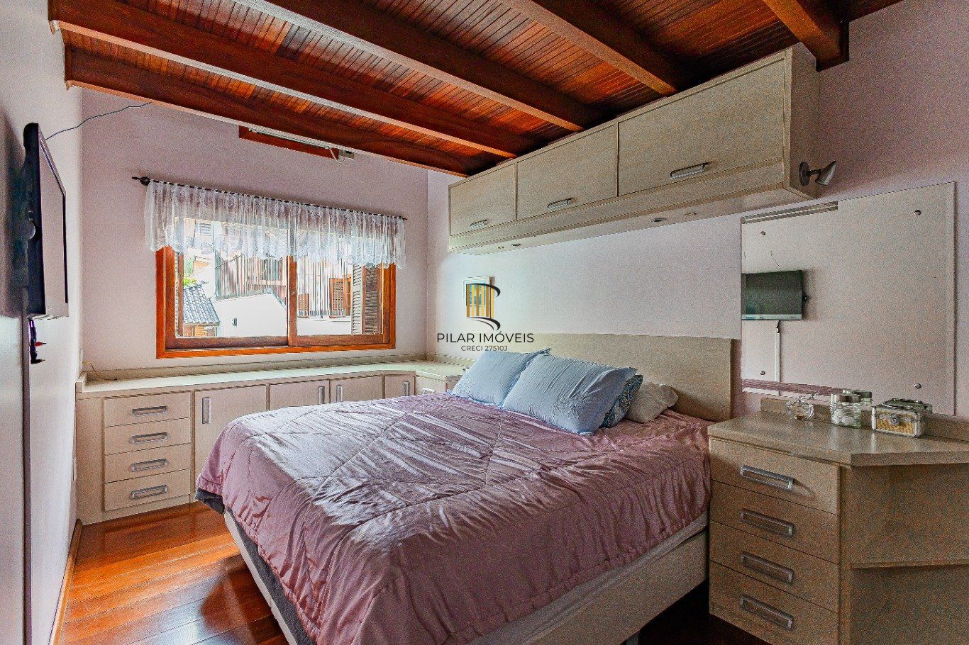 Casa de 4 dormitórios e 208m² à venda no Bairro Jardim Botânico, Porto Alegre.