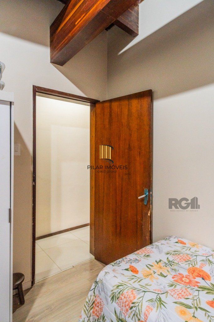 Casa 4 dormitórios no bairro Nonoai