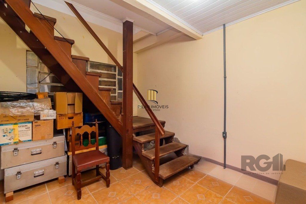 Casa de 4 dormitórios no bairro Belém Novo
