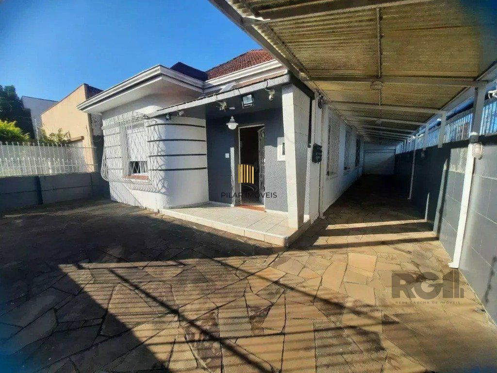 Casa de 3 dormitórios, no bairro Glória - Pilar Imóveis