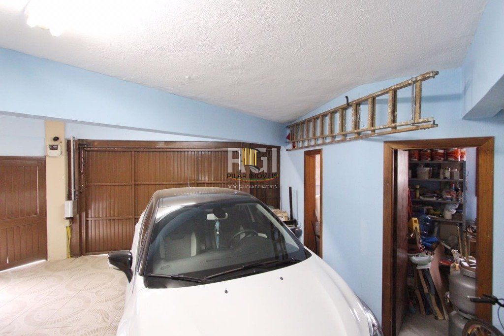 Casa para Venda - 259.5m², 4 dormitórios, sendo 1 suites, 3 vagas - Teresópolis